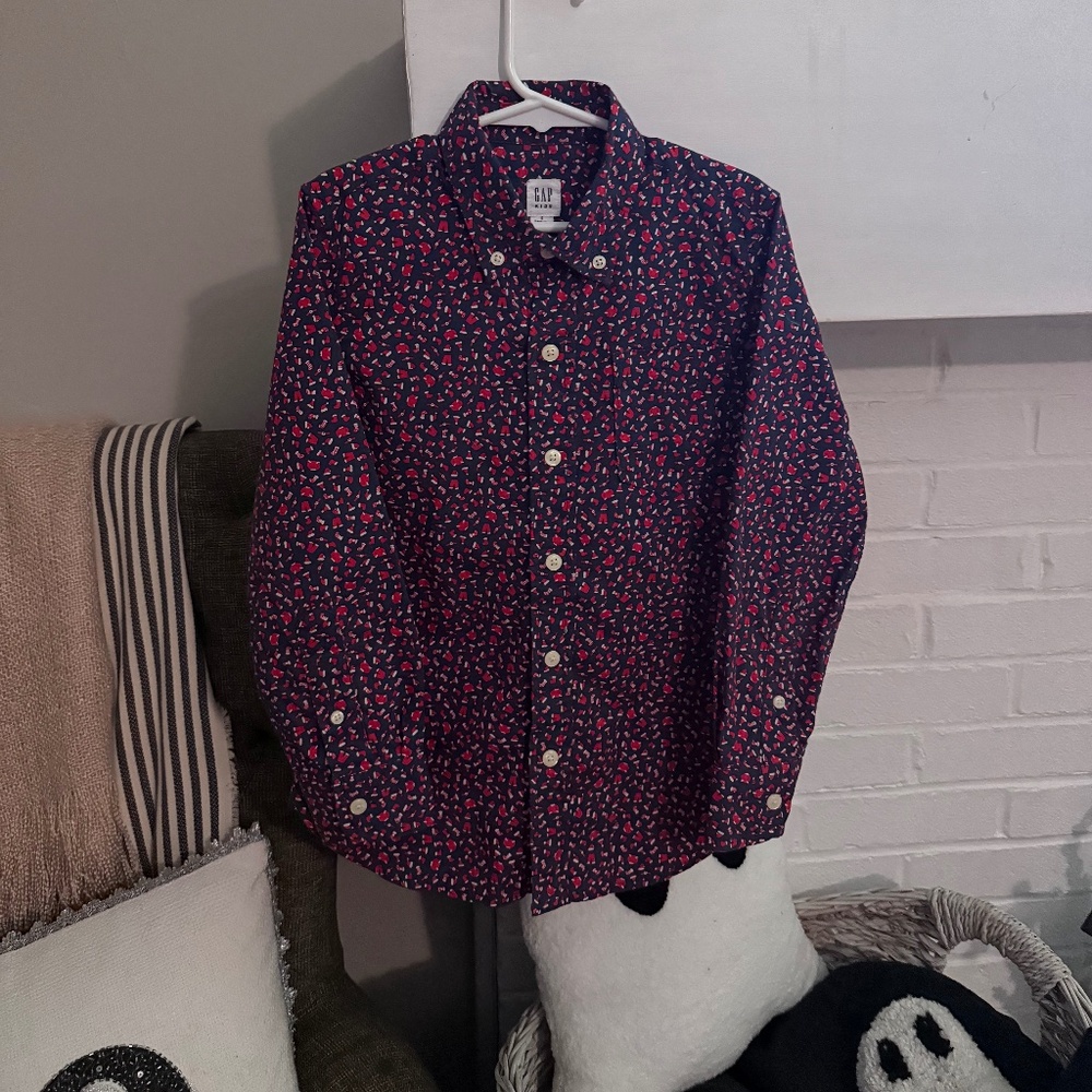 Gap Kids Boys Christmas button up shirt, size 5